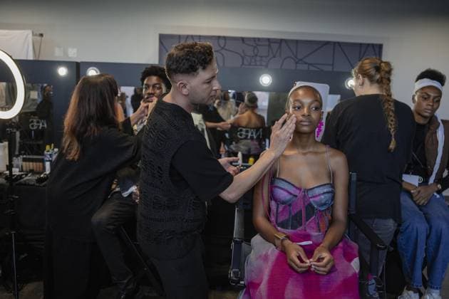 South African Fashion Week JOHANNESBURG, SOUTH AFRICA - APRIL 25: Models complete their final preparations ahead of the runway show as South African Fashion Week (SAFW) held at the Vrtuosus Studio in Johannesburg, South Africa on April 25, 2026. The event showcased Spring Summer 2026 collections, bringing together designers and fashion professionals. Ihsaan Haffejee Anadolu Johannesburg South Africa. Editorial use only. Please get in touch for any other usage.  Copyright: x2026xAnadoluxIhsaanxHaffejeex
