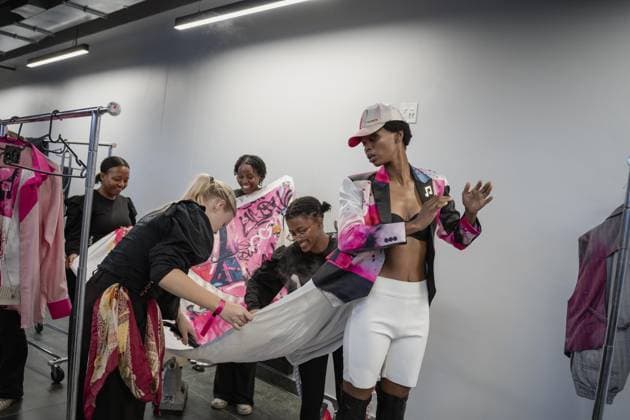South African Fashion Week JOHANNESBURG, SOUTH AFRICA - APRIL 25: Models complete their final preparations ahead of the runway show as South African Fashion Week (SAFW) held at the Vrtuosus Studio in Johannesburg, South Africa on April 25, 2026. The event showcased Spring Summer 2026 collections, bringing together designers and fashion professionals. Ihsaan Haffejee Anadolu Johannesburg South Africa. Editorial use only. Please get in touch for any other usage.  Copyright: x2026xAnadoluxIhsaanxHaffejeex