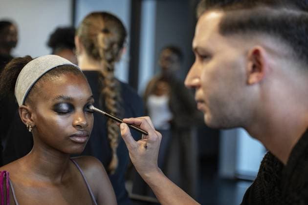South African Fashion Week JOHANNESBURG, SOUTH AFRICA - APRIL 25: Models complete their final preparations ahead of the runway show as South African Fashion Week (SAFW) held at the Vrtuosus Studio in Johannesburg, South Africa on April 25, 2026. The event showcased Spring Summer 2026 collections, bringing together designers and fashion professionals. Ihsaan Haffejee Anadolu Johannesburg South Africa. Editorial use only. Please get in touch for any other usage.  Copyright: x2026xAnadoluxIhsaanxHaffejeex