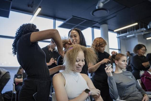 South African Fashion Week JOHANNESBURG, SOUTH AFRICA - APRIL 25: Models complete their final preparations ahead of the runway show as South African Fashion Week (SAFW) held at the Vrtuosus Studio in Johannesburg, South Africa on April 25, 2026. The event showcased Spring Summer 2026 collections, bringing together designers and fashion professionals. Ihsaan Haffejee Anadolu Johannesburg South Africa. Editorial use only. Please get in touch for any other usage.  Copyright: x2026xAnadoluxIhsaanxHaffejeex