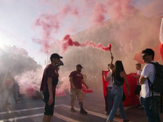 Great celebration for the third procession organized by social centers and Pro Palestina, which arrived in Piazza Duomo in Milan at sunset at 7 pm after being blocked in Porta Venezia.  Copyright: xLucaxPontix xipa-agency.netx xLucaxPonti xIpaxagencyx IPA_Agency_IPA74230066