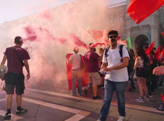 Great celebration for the third procession organized by social centers and Pro Palestina, which arrived in Piazza Duomo in Milan at sunset at 7 pm after being blocked in Porta Venezia.  Copyright: xLucaxPontix xipa-agency.netx xLucaxPonti xIpaxagencyx IPA_Agency_IPA74230698