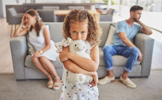 Sad girl, fighting parents thinking of divorce in living room and child scared family will separate. Depressed toxic home worry kid with support needs, upset mother and frustrated father in argument. (License=RF) ,model released, Symbolfoto  Copyright: xZoonar.com YurixArcursxpeopleimages.comx 19156637 ,model released, Symbolfoto ,property released