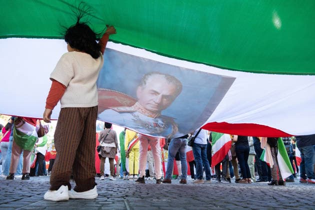 April 25, 2026, Frankfurt, Hesse, Germany: People attend an Iranian protest calling for freedom and democracy and opposing the Iranian government in Frankfurt, Germany. Frankfurt Germany - ZUMAb332 20260425_zip_b332_017 Copyright: xMatiasxBasualdox