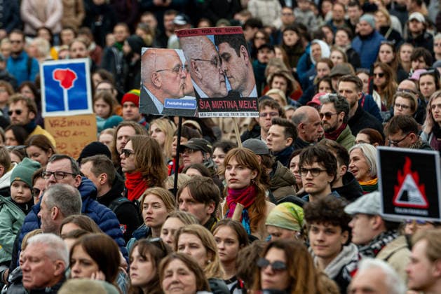 Hands Off Freedom of Speech Protest in Vilnius, Lithuania - 25 Apr 2026 Demonstrators hold flags and political placards during the protest rally in Vilnius. A protest rally titled Hands Off Freedom of Speech took place on Cathedral Square in Vilnius, Lithuania. The event opposed proposed amendments to the law on public broadcaster LRT, which organizers viewed as threats to media independence. Lithuanian media estimated attendance at least 25,000 people, based on mobile device data. Vilnius Lithuania Copyright: xYauhenxYerchakx xSOPAxImagesx DSC_2033