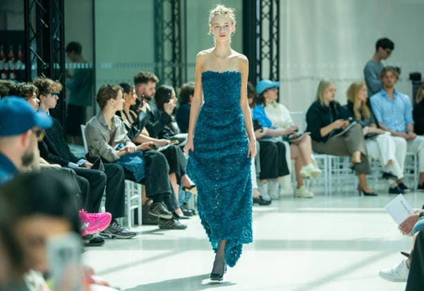 (260426) -- PRAGUE, April 26, 2026 -- A model presents a creation by Hana Valtova during the Mercedes-Benz Prague Fashion Week in Prague, the Czech Republic, April 25, 2026. The Mercedes-Benz Prague Fashion Week is held here from April 24 to 30 this year. (Photo by Xinhua) CZECH REPUBLIC-PRAGUE-MERCEDES-BENZ PRAGUE FASHION WEEK DanaxKesnerova 