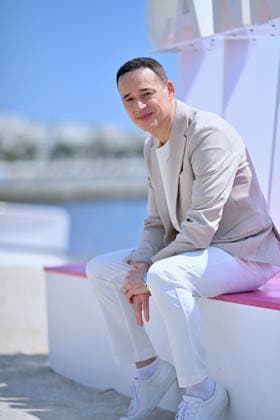 9th Cannes Series - Ron Leshem Photocall. FC CANNES, FRANCE - APRIL 25 Ron Leshem attends the Ron Leshem Photocall at the 9th Canneseries International Festival at Plage Du Majestic on April 25, 2026 in Cannes, France. Photo by Franck Castel ABACAPRESS.COM Cannes France  Copyright: xCastelxFranck ABACAx