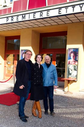 Sebastian Koch, Julia Windischbauer und Hagai Levi bei der Premiere der Arte-Serie Etty im Kino Babylon. Berlin, 25.04.2026