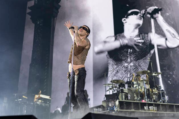 Yungblud performs at AO Arena Yungblud performs at AO Arena, Manchester, England, 25th April 2026, Credit:Mike Gray Avalon  Copyright: xMikexGrayx xAvalonx 1094364146