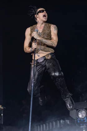 Yungblud performs at AO Arena Yungblud performs at AO Arena, Manchester, England, 25th April 2026, Credit:Mike Gray Avalon  Copyright: xMikexGrayx xAvalonx 1094364163