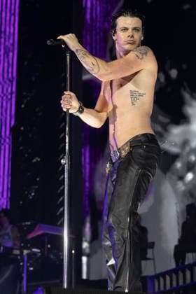 Yungblud performs at AO Arena Yungblud performs at AO Arena, Manchester, England, 25th April 2026, Credit:Mike Gray Avalon  Copyright: xMikexGrayx xAvalonx 1094364416