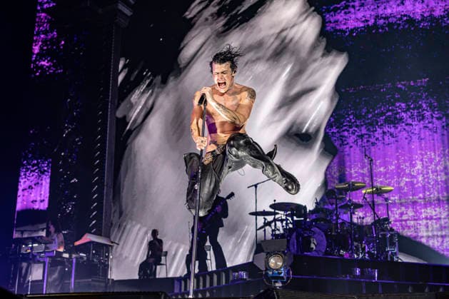 Yungblud performs at AO Arena Yungblud performs at AO Arena, Manchester, England, 25th April 2026, Credit:Mike Gray Avalon  Copyright: xMikexGrayx xAvalonx 1094364428