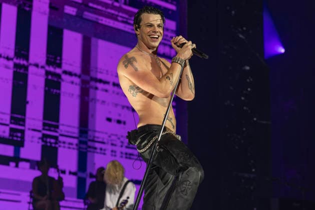 Yungblud performs at AO Arena Yungblud performs at AO Arena, Manchester, England, 25th April 2026, Credit:Mike Gray Avalon  Copyright: xMikexGrayx xAvalonx 1094364438