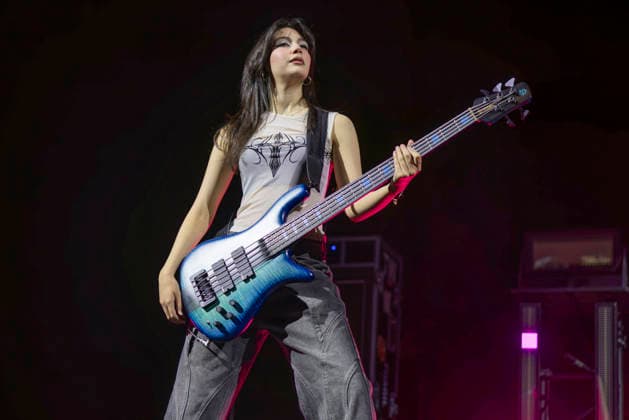 The Warning perform at AO Arena Bassist Alejandra Villarreal VÃ lez of Mexican rock band The Warning performs at AO Arena, Manchester, 25th April 2026, Credit:Mike Gray Avalon  Copyright: xMikexGrayx xAvalonx 1094365882