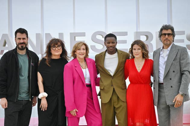 9th Cannes Series - Jury Long Photocall. FC CANNES, FRANCE - APRIL 26 Members of the jury Simon Astier, Isabel Coixet, Lesli Linka Glatter, Mamadou Sidibé, Ruth Barrett and Vincent Elbaz attends the Jury Long Photocall at the 9th Canneseries International Festival at Plage Du Majestic on April 26, 2026 in Cannes, France.. Photo by Franck Castel ABACAPRESS.COM Cannes France  Copyright: xCastelxFranck ABACAx