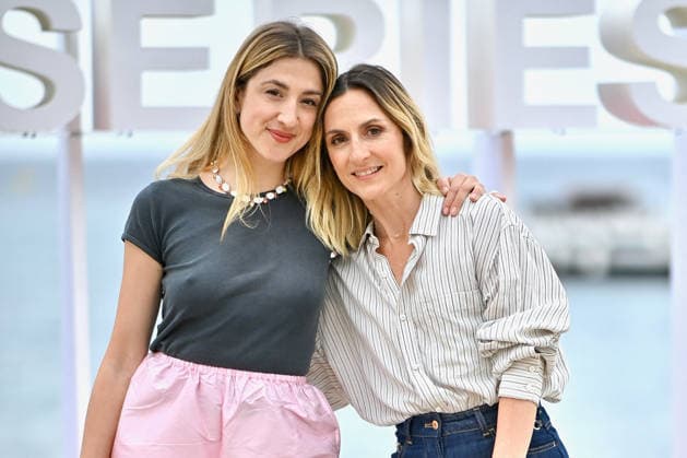 9th Cannes Series - Chamouxland Photocall. FC CANNES, FRANCE - APRIL 26 Cloe Bailly and Camille Chamoux attends the Chamouxland Photocall at the 9th Canneseries International Festival at Plage Du Majestic on April 26, 2026 in Cannes, France. Photo by Franck Castel ABACAPRESS.COM Cannes France  Copyright: xCastelxFranck ABACAx