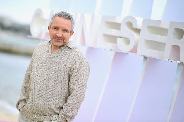 9th Cannes Series - Prisoner Photocall. FC CANNES, FRANCE - APRIL 26 Eddie Marsan attends the Prisoner Photocall at the 9th Canneseries International Festival at Plage Du Majestic on April 26, 2026 in Cannes, France. Photo by Franck Castel ABACAPRESS.COM Cannes France  Copyright: xCastelxFranck ABACAx