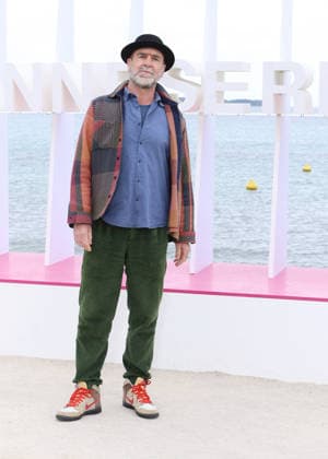 Eric Cantona Photocall Brigade Anonyme sur la plage du Majestic lors de la 9ème édition de CanneSeries à Cannes le 26 Avril 2026 Denis Guignebourg Bestimage Celebrities at the 9th edition of Canneseries in Cannes on 26 04 2026 Cannes France  Copyright: xDenisxGuignebourgx xBestimagexDenisxGuignebourgx xBestimagex