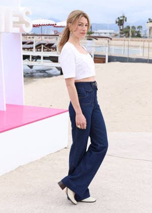 Lison Daniel Photocall Chamouxland la reconstruction sur la plage du Majestic lors de la 9ème édition de CanneSeries à Cannes le 26 Avril 2026 Denis Guignebourg Bestimage Celebrities at the 9th edition of Canneseries in Cannes on 26 04 2026 Cannes France  Copyright: xDenisxGuignebourgx xBestimagexDenisxGuignebourgx xBestimagex