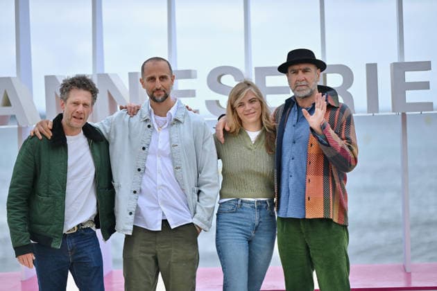 9th Cannes Series - Brigade Anonyme Photocall. FC CANNES, FRANCE - APRIL 26 Ivan Fegyveres, Arié Elmaleh, guest and Eric Cantona attends the Brigade Anonyme Photocall at the 9th Canneseries International Festival at Plage Du Majestic on April 26, 2026 in Cannes, France. Photo by Franck Castel ABACAPRESS.COM Cannes France  Copyright: xCastelxFranck ABACAx