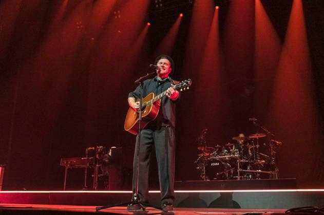Johannes Oerding live bei einem Konzert seiner Arena-Tourin der ZAG-Arena. Hannover, 25.04.2026