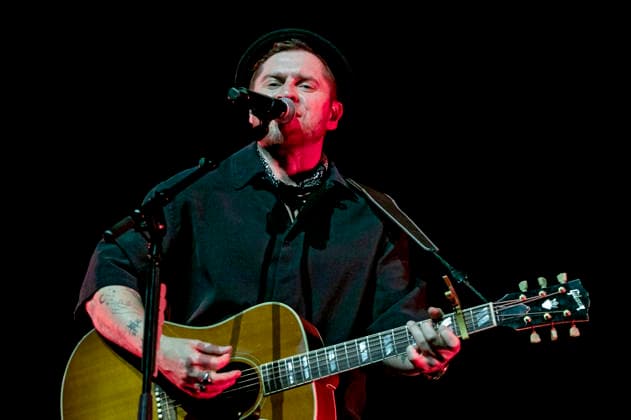 Johannes Oerding live bei einem Konzert seiner Arena-Tourin der ZAG-Arena. Hannover, 25.04.2026