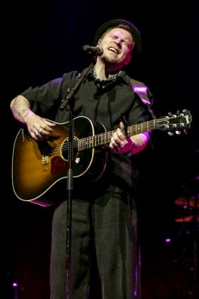 Johannes Oerding live bei einem Konzert seiner Arena-Tourin der ZAG-Arena. Hannover, 25.04.2026