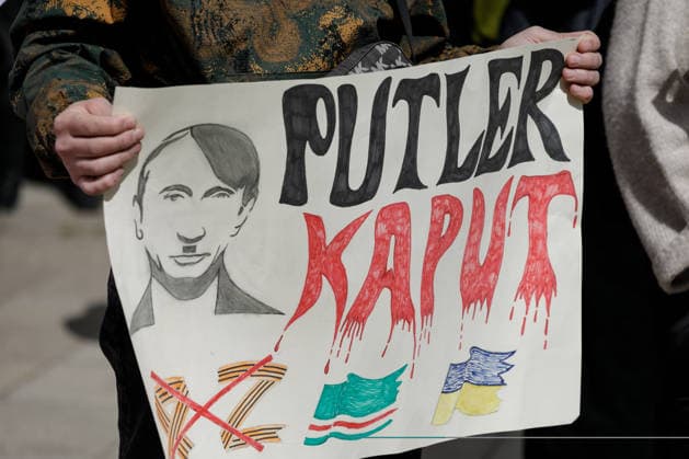 April 26, 2026, Warsaw, Poland: A man seen holding a poster with the words Putler kaput during a march at the Chernobyl Way rally commemorating 40 years since the Chernobyl nuclear disaster. Representatives of the Belarusian diaspora, including activists and community leaders, gathered in central Warsaw for the traditional Chernobyl Way memorial rally marking the 40th anniversary of the Chernobyl nuclear disaster. Representatives of the Euromaidan Warsaw initiative and the diaspora of the Chechen Republic of Ichkeria also took part in the event. Around one hundred participants gathered near the Nicolaus Copernicus monument and marched to the Maria Sk?odowska-Curie monument. Warsaw Poland  - ZUMAs197 20260426_aaa_s197_210 Copyright: xVolhaxShukailax