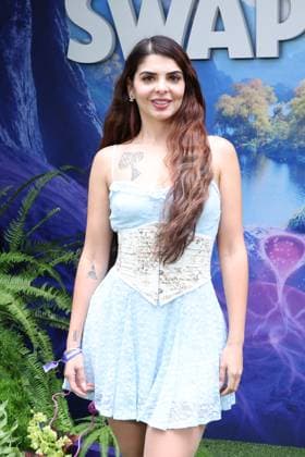 Premiere of Swapped LOS ANGELES, CALIFORNIA - APRIL 26: Alyssa Brook Lee attend the Premiere of Netflix s Swapped at Netflix Tudum Theater on April 26, 2026 in Los Angeles, California. Credit: AdMedia EDITORIAL USE ONLY  Copyright: xx AdMediax admphotostwo984744