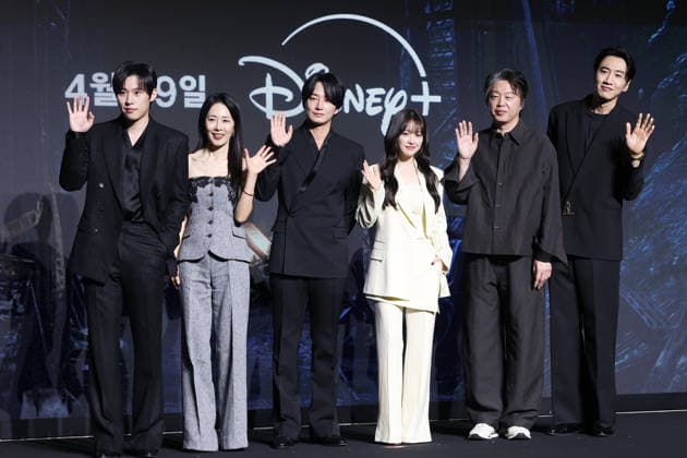 Drama Gold Land Drama Gold Land The stars of the new drama Gold Land an original series by Disney+ -- Kim Sung-chul, Moon Jung-hee, Lee Hyuk-wook, Park Bo-young, Kim Hee-won and Lee Kwang-soo (L to R) -- pose for a photo during a publicity event in Seoul on April 27, 2026. The first episode of the series will be available on April 29. (Yonhap) 2026-04-27 14:38:31 < 1980-2026 YONHAPNEWS AGENCY. .> ¼­¿ïÆ¯º°½Ã EDITORIAL USE ONLY  Copyright: xx PYH2026042713870034400 YonhapxNewsx yonphotos251787