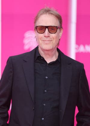 Rhys Ifans on the pink carpet at the 9th edition of Canneseries in Cannes April 26th, 2026 Denis Guignebourg Bestimage Celebrities on the pink carpet at the 9th edition of Canneseries in Cannes April 26th, 2026 Cannes France  Copyright: xDenisxGuignebourgx xBestimagexDenisxGuignebourgx xBestimagex