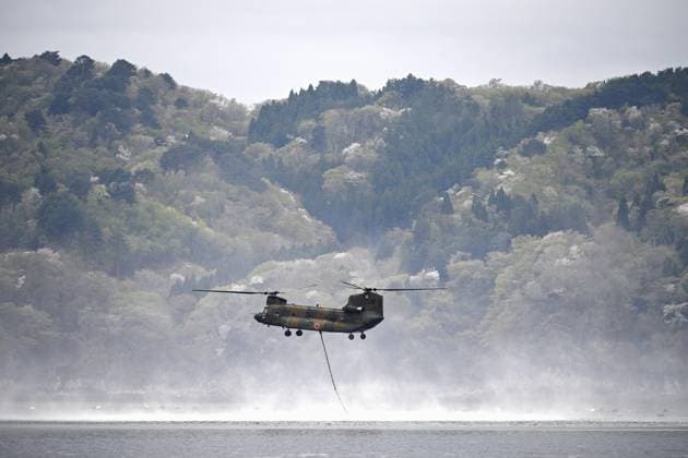 Wildfire in Iwate Pref. A Self-Defense Forces helicopter collects seawater as firefighting operations continue at the sites of wildfires in Otsuchi, Iwate Prefecture, northeastern Japan, on April 27, 2026, following an outbreak at multiple locations in the town five days before.  A14AA0005486187P