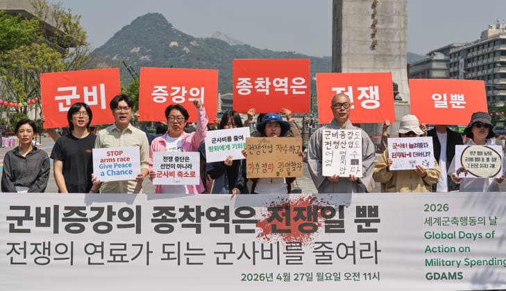 Seoul rally marks Global Days of Action on Military Spending Members of civic society organizations hold a press conference at Gwanghwamun Square to mark the Global Days of Action on Military Spending (GDAMS) in Seoul, South Korea, on April 27, 2026. Activists called for a global reduction in defense budgets as a new report from the Stockholm International Peace Research Institute (SIPRI) revealed that world military expenditure reached a record 2.887 trillion US dollar in 2025, a 2.9 percent increase from the previous year. Seoul South Korea  Copyright: xMatrixxImagesx xLeexSang-Hoonx