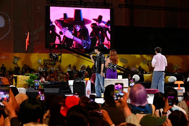 April 26, 2026, Mexico City, Ciudad de Mexico, Mexico: Kevin Woo sings for the fans during a conference at the pop culture festival CCXP Comic Con Experience at Centro Banamex on April 26, 2026 in Mexico City, Mexico. Mexico City Mexico  - ZUMAe321 20260426_zea_e321_129 Copyright: xCarlosxTischlerx