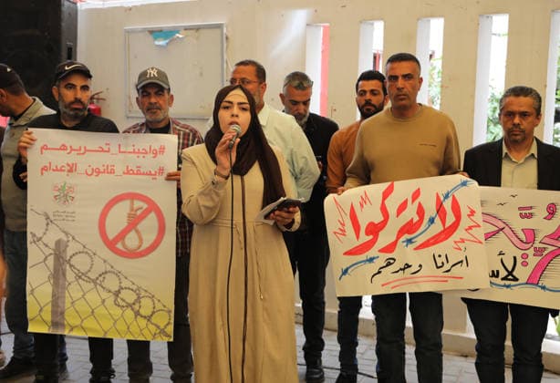 Palestinians protest in support of prisoners held in Israeli jails outside the Red Cross headquarters in Gaza City Palestinians protest in support of prisoners held in Israeli jails outside the Red Cross headquarters in Gaza City, on April 27, 2026. Photo by Belal Osama apaimages Gaza Gaza Strip Palestinian Territory 270426_Gaza_BO_00(26) Copyright: xapaimagesxBelalxOsamax xapaimagesx