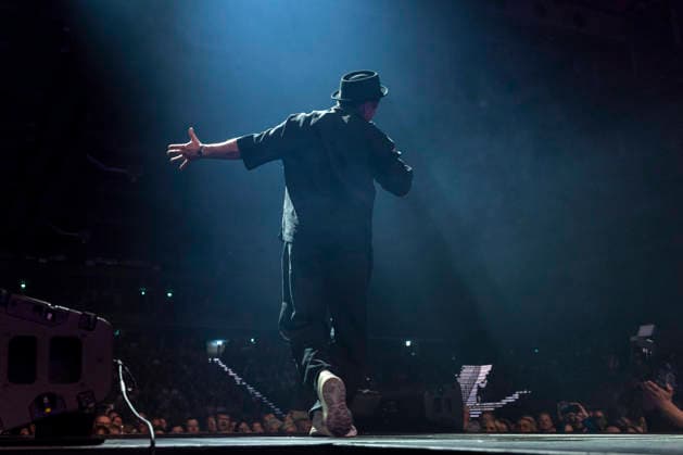 Johannes Oerding live bei einem Konzert seiner Arena-Tour in der Messehalle. Erfurt, 26.04.2026