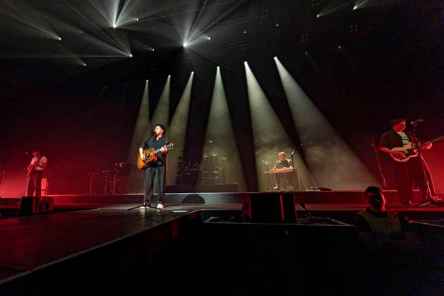 Johannes Oerding live bei einem Konzert seiner Arena-Tour in der Messehalle. Erfurt, 26.04.2026