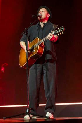Johannes Oerding live bei einem Konzert seiner Arena-Tour in der Messehalle. Erfurt, 26.04.2026