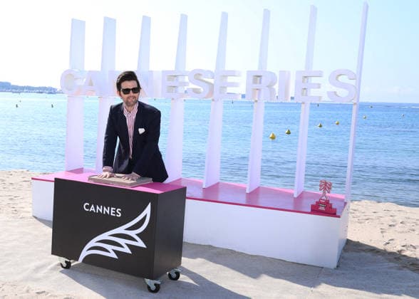 Adam Scott at a photocall on the Majestic beach during the 9th edition of the Canneseries festival in Cannes, April 27, 2026 Denis Guignebourg Bestimage Adam Scott at a photocall on the Majestic beach during the 9th edition of the Canneseries festival in Cannes, April 27, 2026 Cannes France  Copyright: xDenisxGuignebourgx xBestimagexDenisxGuignebourgx xBestimagex