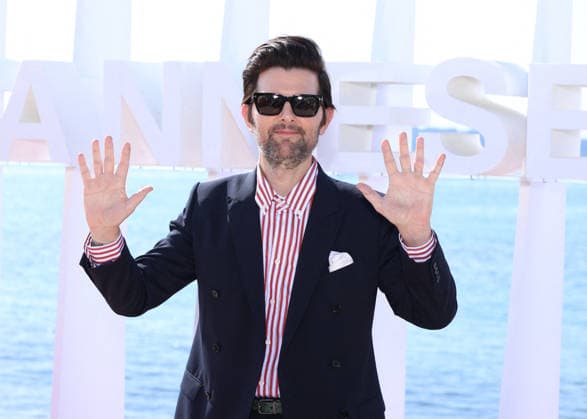 Adam Scott at a photocall on the Majestic beach during the 9th edition of the Canneseries festival in Cannes, April 27, 2026 Denis Guignebourg Bestimage Adam Scott at a photocall on the Majestic beach during the 9th edition of the Canneseries festival in Cannes, April 27, 2026 Cannes France  Copyright: xDenisxGuignebourgx xBestimagexDenisxGuignebourgx xBestimagex