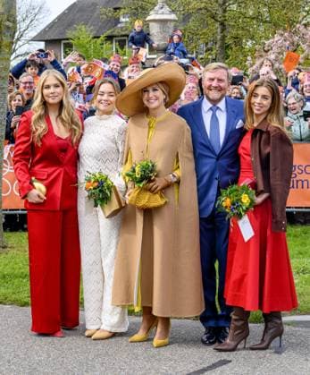 Dokkum, The Netherlands, 2026-04-27 11:08:14 DOKKUM, 27-04-2026 , Dokkum City Centre King Willem-Alexander, Queen Maxima with their daughters Princess Amalia, Princess Alexia and Princess Ariane during King s Day 2026 in Dokkum Photo: NLBeeld Patrick van Emst Credit: NL Beeld Patrick van Emst  Copyright: xx x