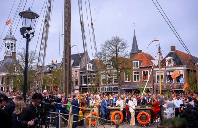 Aankomst Koninklijke familie in Dokkum DOKKUM - Koningsdag wordt in Dokkum in Friesland gevierd door de Koninklijke familie. Credit : Frank van Beek CC Dokkum Nederland  Copyright: xx FrankxvanxBeekx xCCx