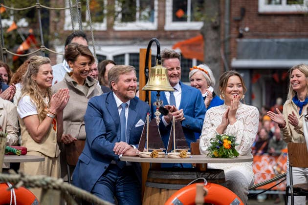 De koning tijdens de quiz in Dokkum DOKKUM - Koningsdag wordt in Dokkum in Friesland gevierd door de Koninklijke familie. Credit : Frank van Beek CC Dokkum Nederland  Copyright: xx FrankxvanxBeekx xCCx