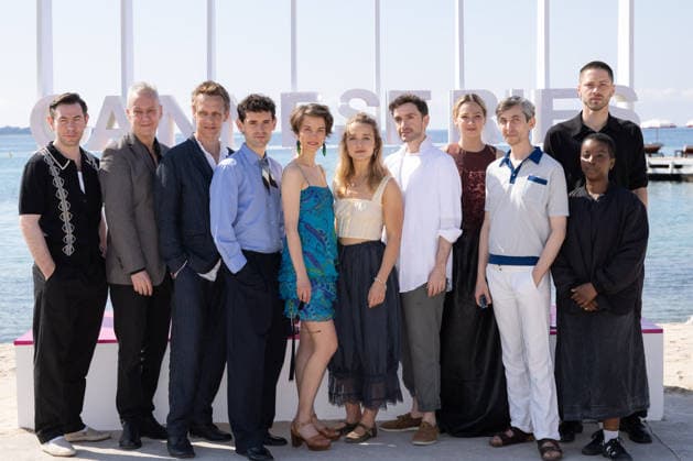 This Is Not A Murder Mystery Photocall - The 9th Canneseries International Festival Pierre Gervais, Stephen Tompkinson, Aoibhinn McGinnity, Lauren Versnick, Inaki Mur, Frank Bourke, Regina Bikkinina, Brendan O’Rourke, Mike Hoffman, Florence Hall, Jonathan Delaney Tynan, Geert Van Rampelberg, Donna Banya, Hans Herbots, Matthias Lebeer attend the This Is Not A Murder Mystery Photocall at the 9th Canneseries International Festival at Plage Du Majestic on April 27, 2026 in Cannes, France Photo by Shootpix ABACAPRESS.COM Cannes France Copyright: xShootpix ABACAx