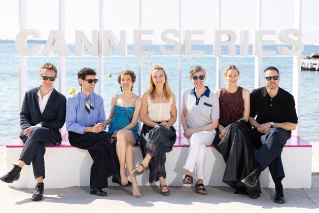 This Is Not A Murder Mystery Photocall - The 9th Canneseries International Festival Pierre Gervais, Stephen Tompkinson, Aoibhinn McGinnity, Lauren Versnick, Inaki Mur, Frank Bourke, Regina Bikkinina, Brendan O’Rourke, Mike Hoffman, Florence Hall, Jonathan Delaney Tynan, Geert Van Rampelberg, Donna Banya, Hans Herbots, Matthias Lebeer attend the This Is Not A Murder Mystery Photocall at the 9th Canneseries International Festival at Plage Du Majestic on April 27, 2026 in Cannes, France Photo by Shootpix ABACAPRESS.COM Cannes France Copyright: xShootpix ABACAx