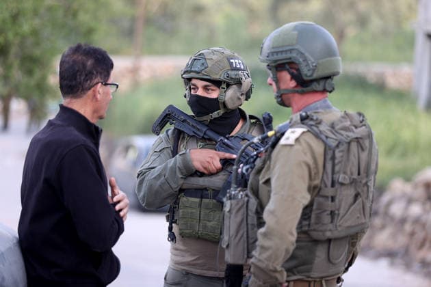 Palestinians evacuate home after Israeli Settler attack in West Bank WEST BANK, PALESTINE - APRIL 27: Israeli forces prevent local residents from approaching a house that had been set on fire Israeli settlers in the village of Jalud, south of Nablus, in West Bank, Palestine on April 27, 2026. According to local sources, dozens of settlers, under the protection of Israeli soldiers, stormed the village and attacked residents and their property with stones and Molotov cocktails, setting fires to homes and vehicles. Issam Rimawi Anadolu Nablus West Bank. Editorial use only. Please get in touch for any other usage.  Copyright: x2026xAnadoluxIssamxRimawix