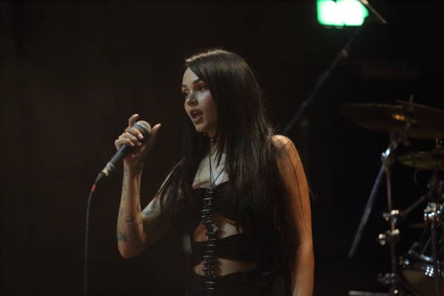 Maggie Lindemann bei einem Konzert im Hole 44 in Berlin, 27. April 2026. Maggie Lindemann Konzert Berlin