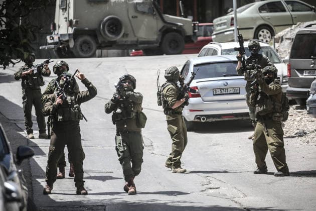 April 27, 2026, Nablus, Palestine: Israeli soldiers take position in the middle of the market in the Old City of Nablus during a security operation. Israeli forces raided the market, targeting shops. Dozens of Palestinians were arrested in West Bank cities under the control of the Palestinian Authority, headed by President Mahmoud Abbas. Nablus Palestine - ZUMAs197 20260427_aaa_s197_053 Copyright: xNasserxIshtayehx