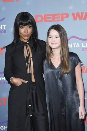 Lucy Barrett, Molly Belle Wright at arrivals for DEEP WATER Premiere, Paramount Theater, Los Angeles, CA, April 27, 2026. Photo By: Elizabeth Goodenough Everett Collection DEEP WATER Premiere PUBLICATIONXNOTxINxCANxCHNxFRAxITAxJPNxNORxPOLxRUSxESPxUKxUSA