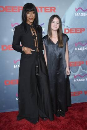 Lucy Barrett, Molly Belle Wright at arrivals for DEEP WATER Premiere, Paramount Theater, Los Angeles, CA, April 27, 2026. Photo By: Elizabeth Goodenough Everett Collection DEEP WATER Premiere PUBLICATIONXNOTxINxCANxCHNxFRAxITAxJPNxNORxPOLxRUSxESPxUKxUSA